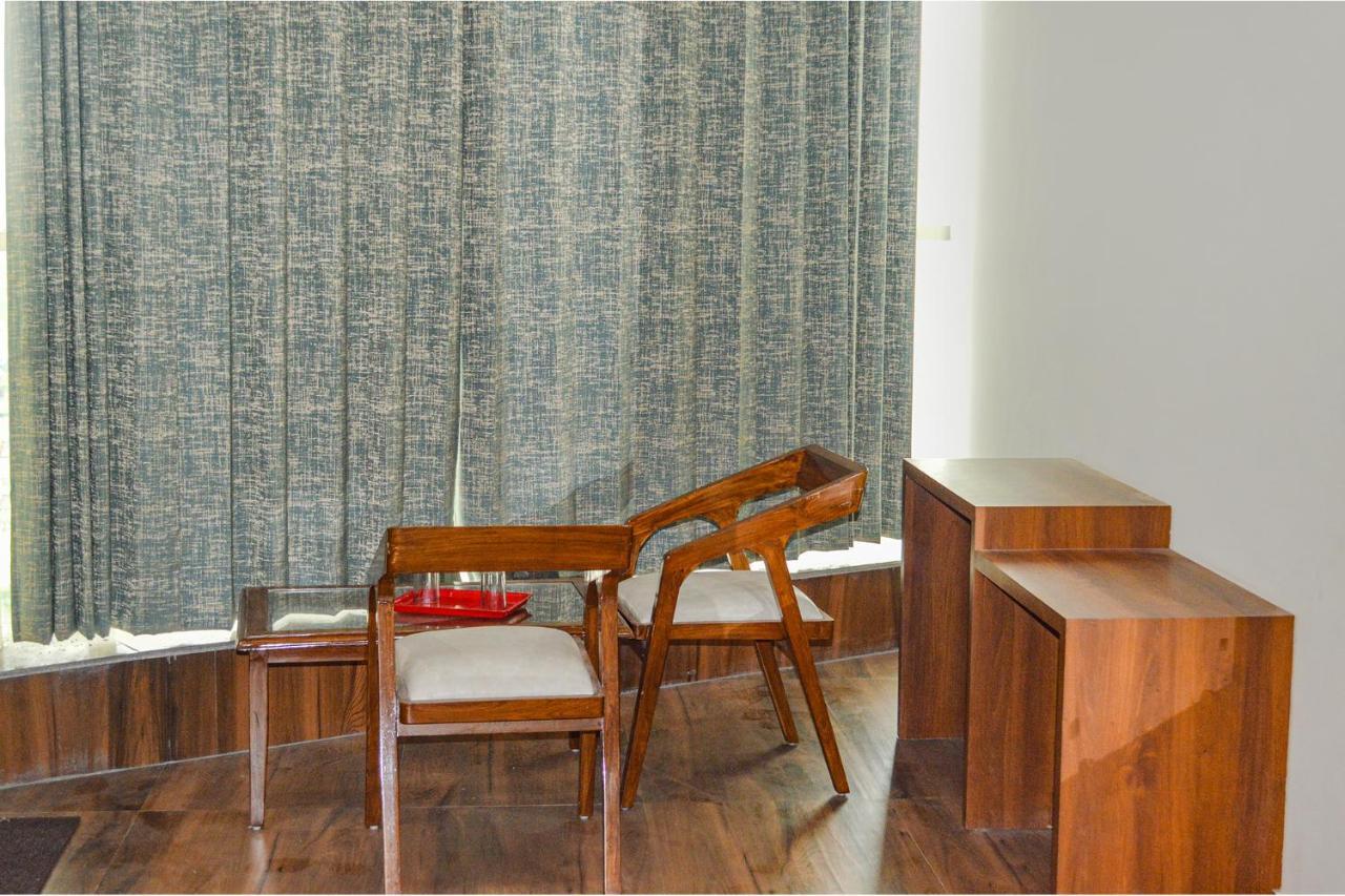 Fabhotel The Golf Inn Ноида Екстериор снимка