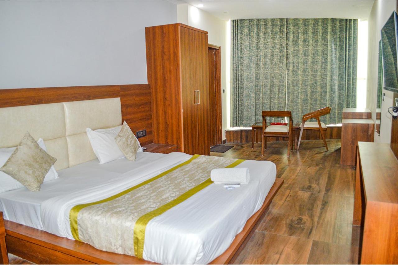 Fabhotel The Golf Inn Ноида Екстериор снимка