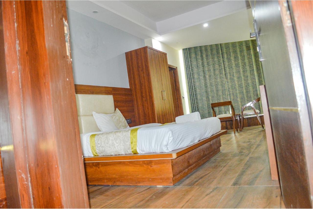 Fabhotel The Golf Inn Ноида Екстериор снимка